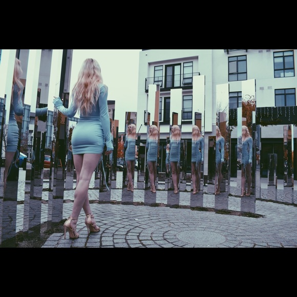 Light blue long sleeve mini dress - Picture 2 of 4